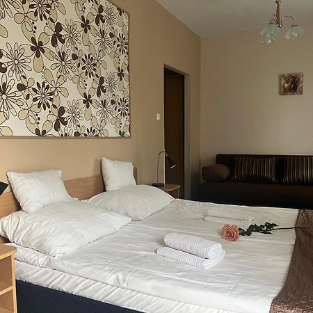 Hotel Rose City Βουδαπέστη Εξωτερικό φωτογραφία