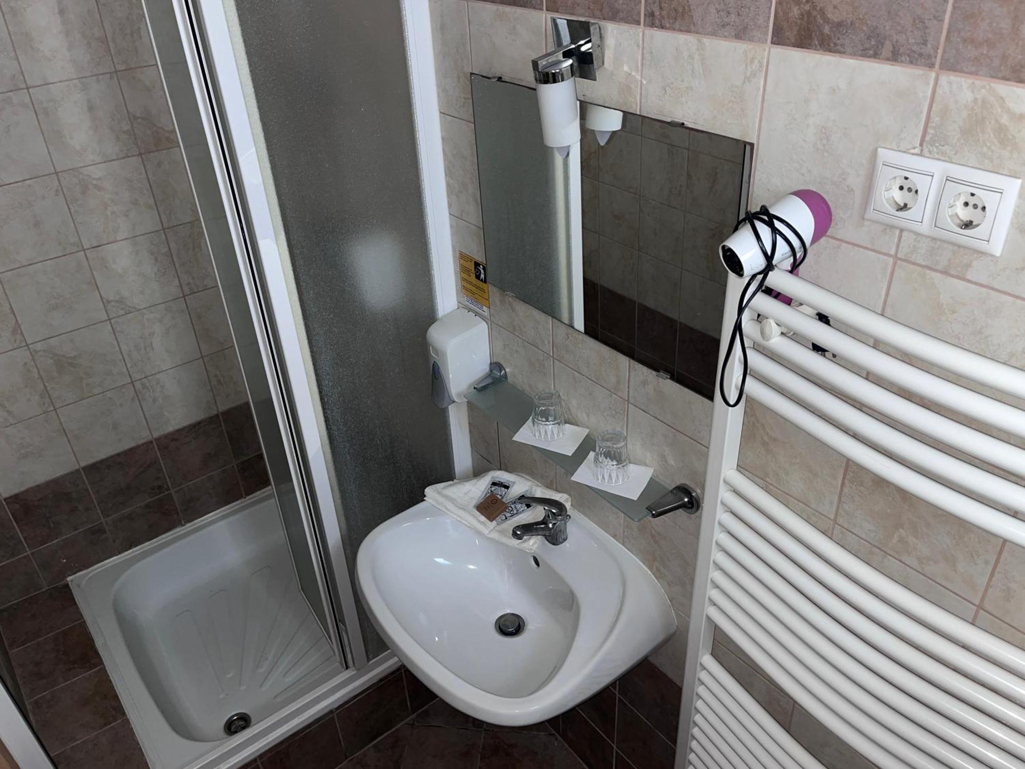 Hotel Rose City Βουδαπέστη Εξωτερικό φωτογραφία