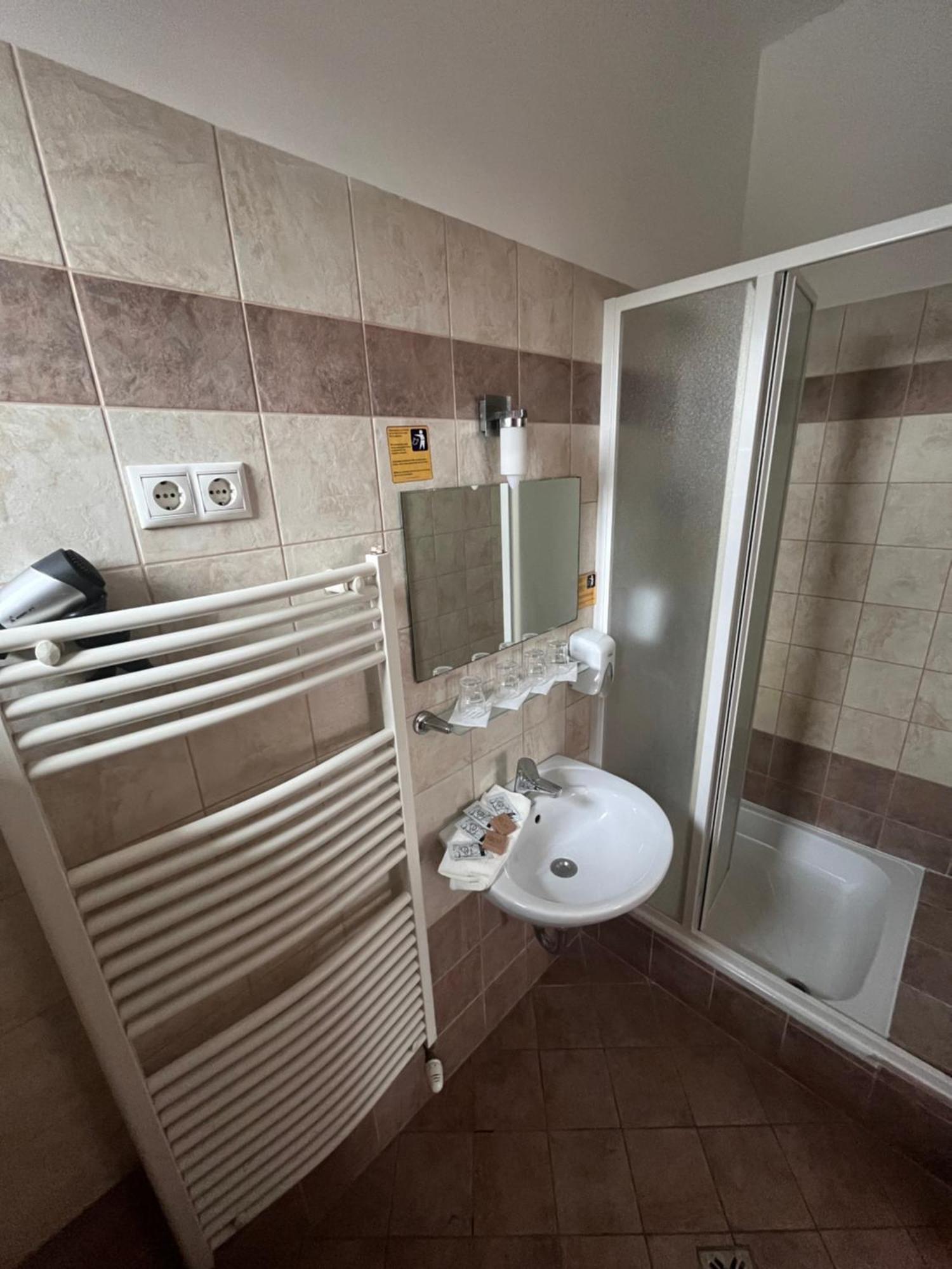 Hotel Rose City Βουδαπέστη Εξωτερικό φωτογραφία
